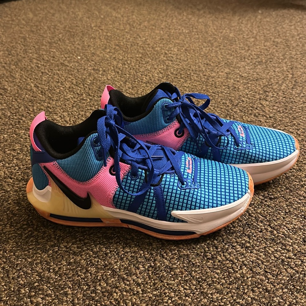 LEBRON WITNESS 7 HYPER ROYAL PINK